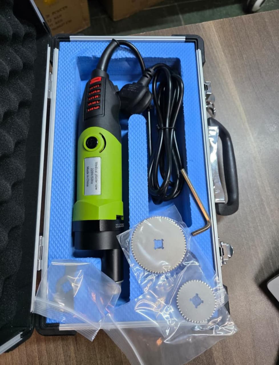 5555 Mechanical Plaster Cutter - Image 1